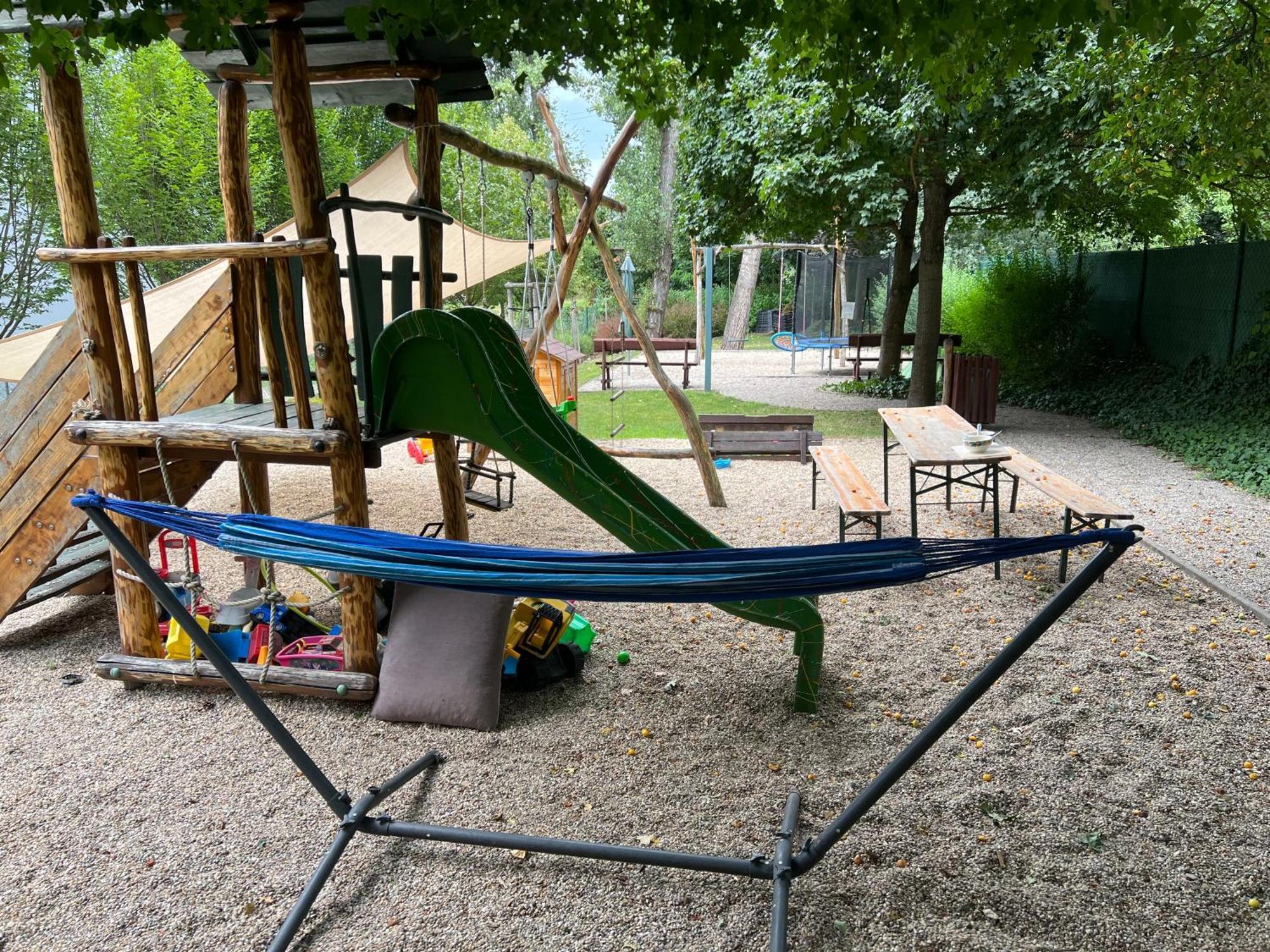 Forest Park Garden Apartment Bratislava Esterno foto
